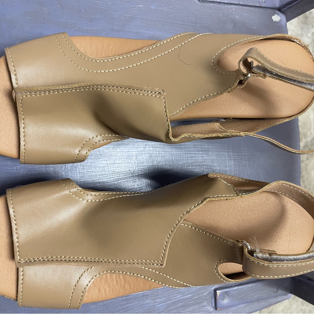Womens Sandals,new condition, never worn outside.